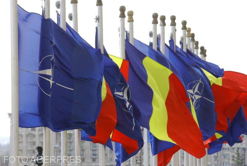 Ceremonia arborării drapelului român la sediul NATO