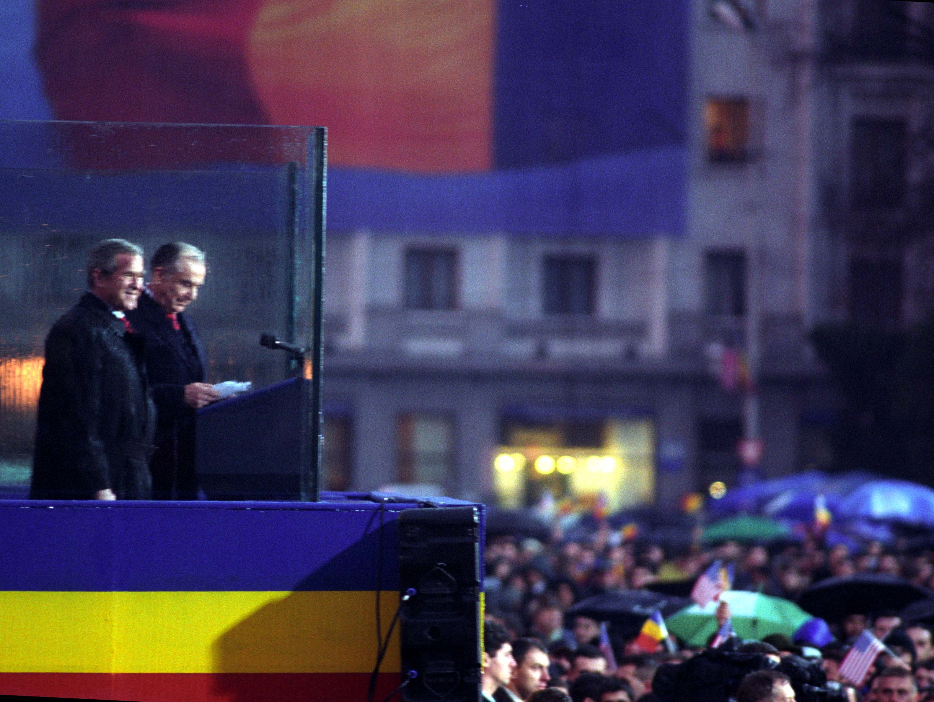 Vizita lui George W. Bush în România - invitația de aderare la NATO